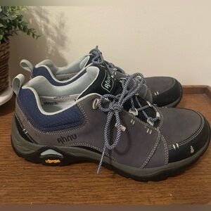 Ahnu Waterproof Hiking Trail Shoes Vibram Outsole Gray Leather Women's 9.5